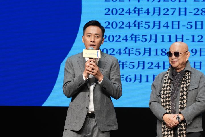 《悲惨世界》话剧由刘烨主演，他快乐地表示背诵海量台词没有压力