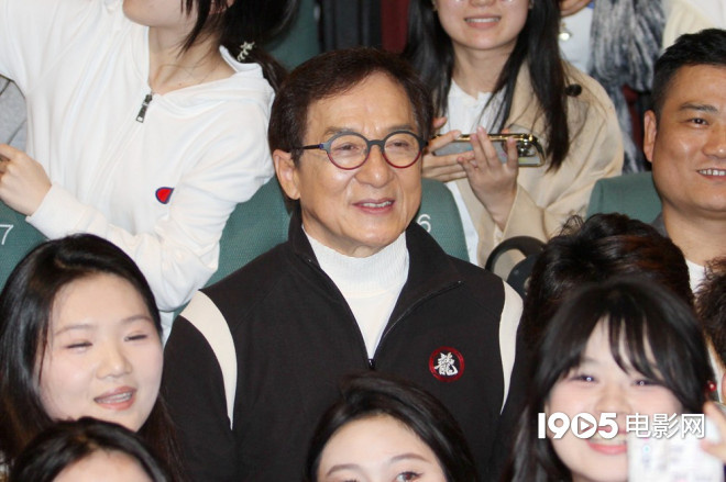 成龙来到武汉高校,与学生分享香港功夫电影 -2 成龙来到武汉高校,与学生分享香港功夫电影 -2