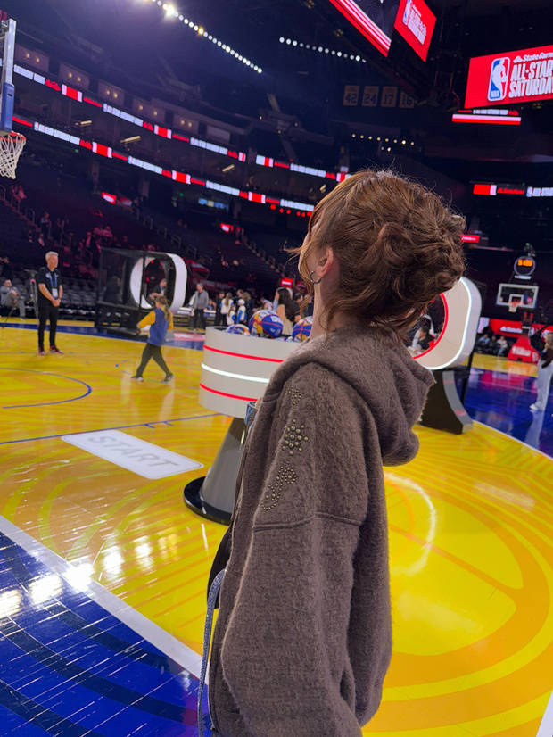 宋雨琦亮相NBA全明星赛，与姚明麦迪合影留念 -3