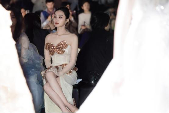 孙嘉璐时装周亮相:角色与时尚交融,气场全开 -4 孙嘉璐时装周亮相:角色与时尚交融,气场全开 -4