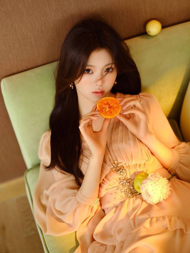 杨超越粉裙配橙妆，甜欲风造型惊艳 -1