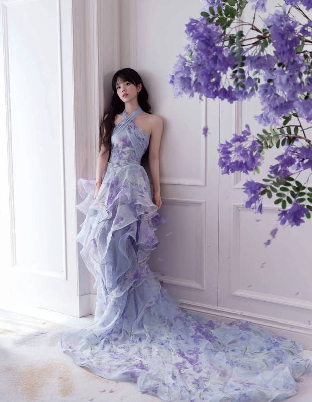 田曦薇《紫色挂脖长裙》微卷簪花,灵动如精灵 -3 田曦薇《紫色挂脖长裙》微卷簪花,灵动如精灵 -3