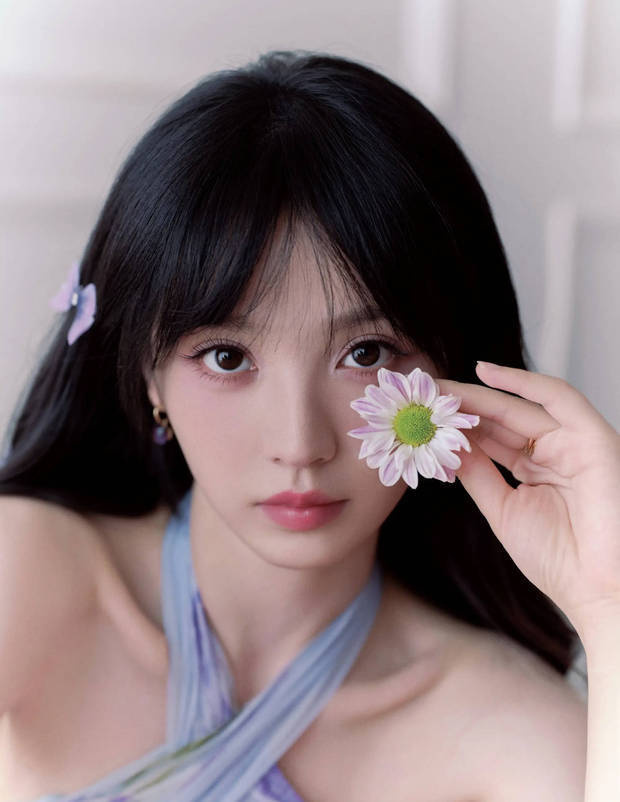 田曦薇《紫色挂脖长裙》微卷簪花,灵动如精灵 -1 田曦薇《紫色挂脖长裙》微卷簪花,灵动如精灵 -1