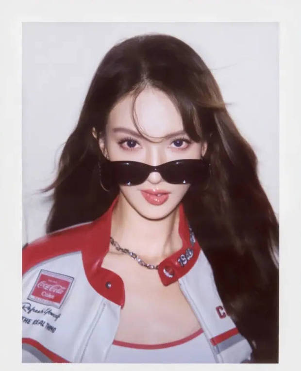 金晨墨镜遮面酷飒满分，明媚演绎个性时尚 -1