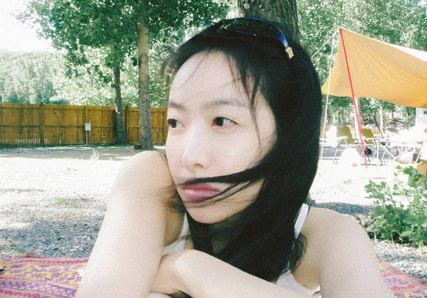 宋茜素颜白吊带，甜美明媚满分 -3