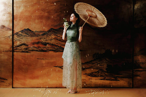迪丽热巴穿翠绿旗袍，国风雅韵如茉莉花仙 -2