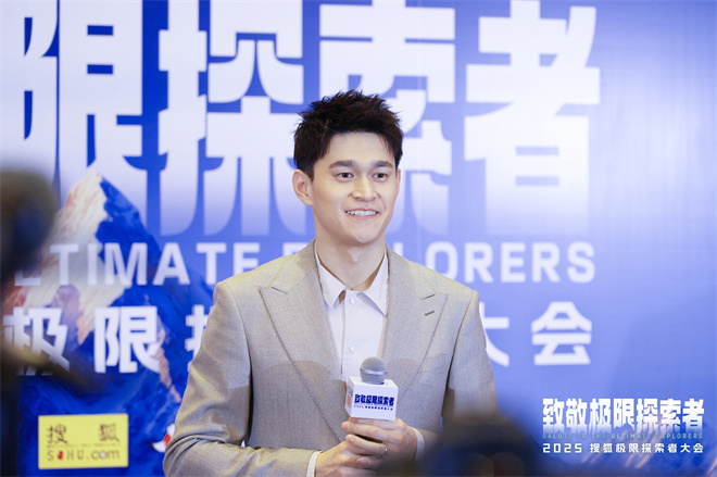 夏雨滑板获姜文青睐，与王一博畅谈极限运动 -1