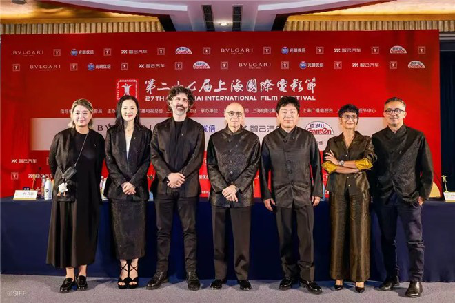 黄渤、咏梅亮相上影节 评委会分享评选准则 -1