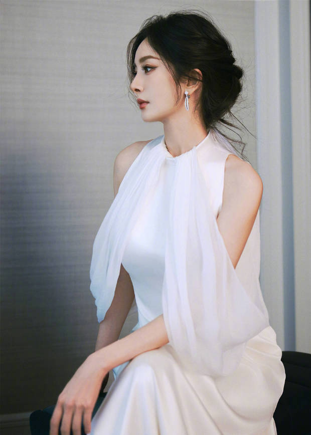 杨幂演绎“白月光”：清新脱俗，气质优雅 -3