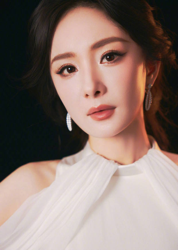 杨幂演绎“白月光”：清新脱俗，气质优雅 -2