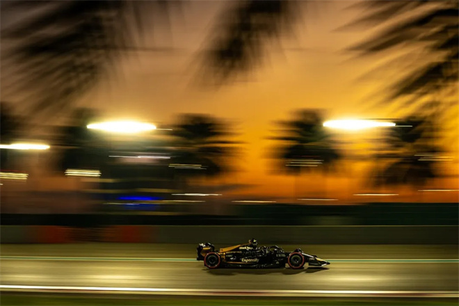 《F1》票房黑马 五大彩蛋映现实 -2