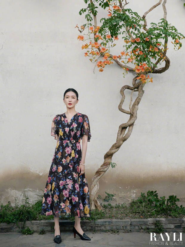 江疏影《杂志封面》中式绣花裙，东方风情尽展 -3