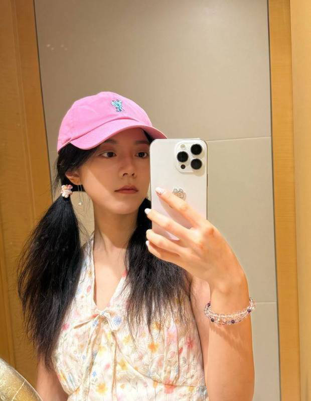 赵今麦“双马尾”搭“挂脖碎花上衣”，少女活力满屏溢 -3