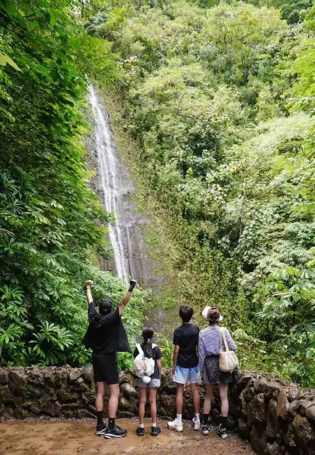 孙俪晒家庭爬山乐：四口同框，等等身高超妈《家庭爬山记》 -1