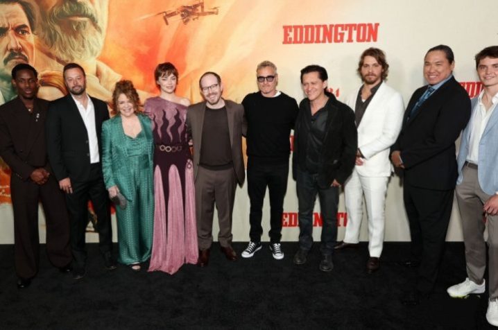 艾玛·斯通出席《爱丁顿》首映，菲尼克斯与帕斯卡联袂主演 -1