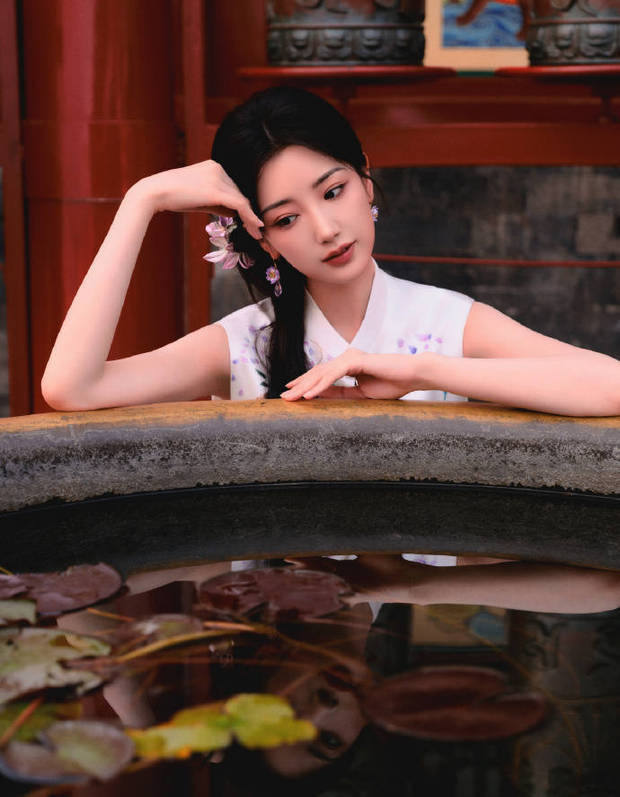 毛晓彤：无袖中式上衣搭紫缎半裙，东方古韵惊艳 -2