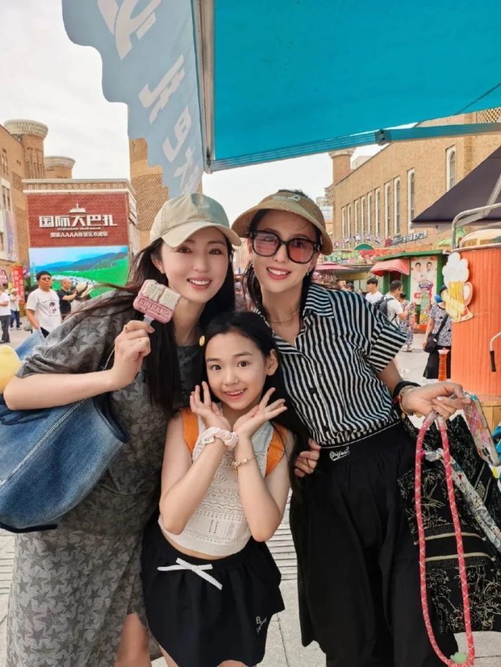 佟丽娅舞剧首演大获成功,董璇母女温情支持 -2 佟丽娅舞剧首演大获成功,董璇母女温情支持 -2