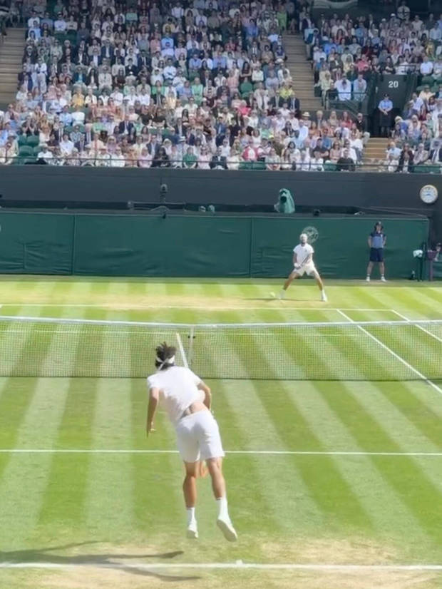 周杰伦携昆凌及萌娃观战《温网》 -2