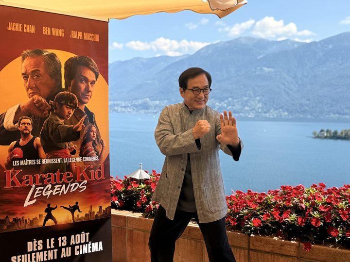 成龙荣获“终身成就金豹奖” -2