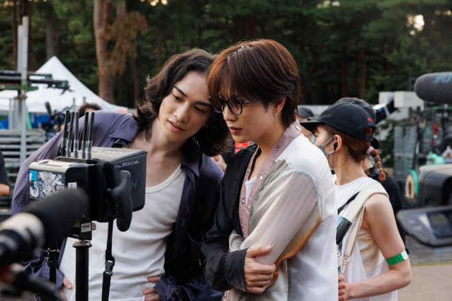 《玻璃之心》幕后曝光:佐藤健等庆祝菅田将晖杀青 -2 《玻璃之心》幕后曝光:佐藤健等庆祝菅田将晖杀青 -2