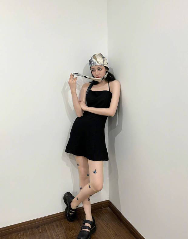 迪丽热巴：甜酷并存，美帅双全 -1