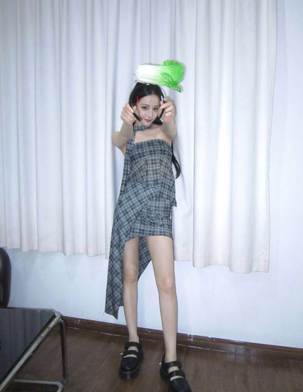 迪丽热巴：甜酷并存，美帅双全 -2