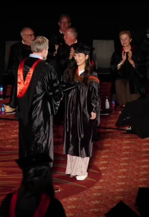 张静初谈未获文凭的研究生毕业经历 -1 张静初谈未获文凭的研究生毕业经历 -1