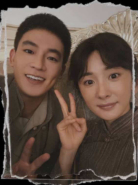 杨幂欧豪“开心比耶”同框合影 -2