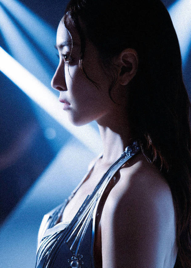 宋茜蓝色裙装变身“机械姬” -3