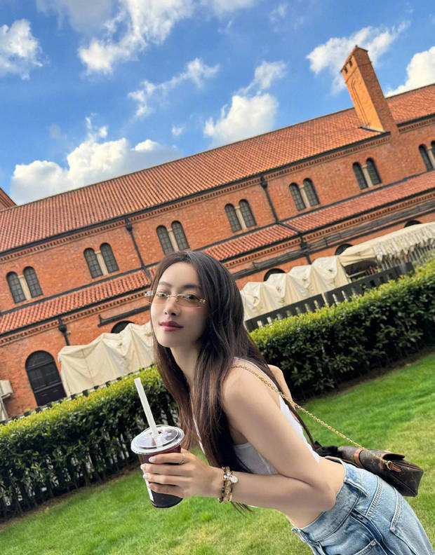 宋茜分享散步美照：心情愉悦的生活瞬间 -3
