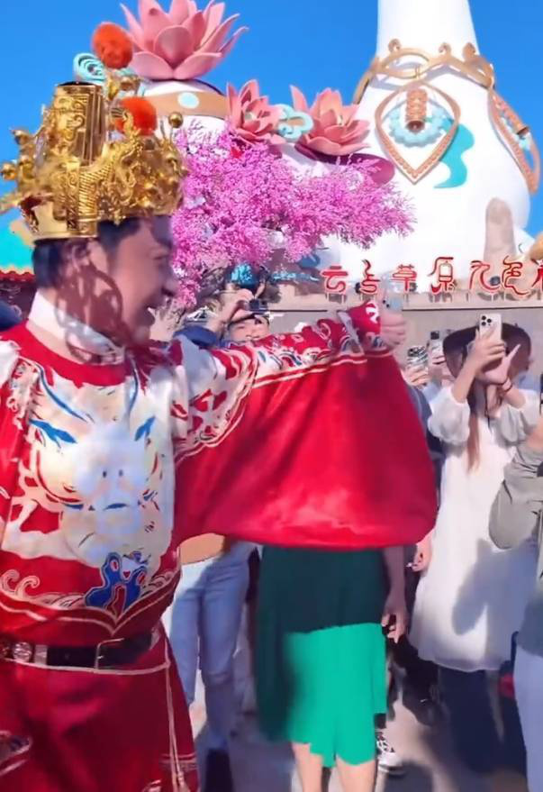 马景涛扮“财神”互动，月余“打工”3景区 -3