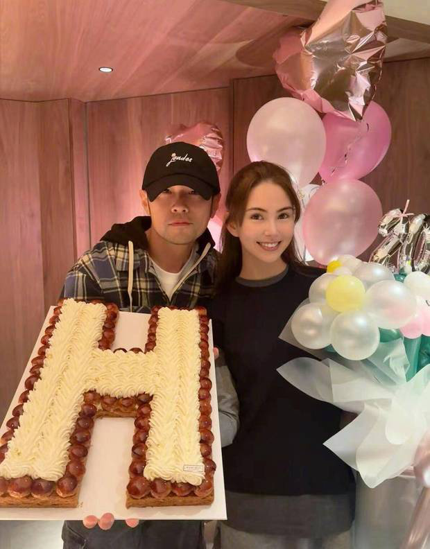 昆凌晒《周杰伦》合照 庆生甜蜜瞬间 -1