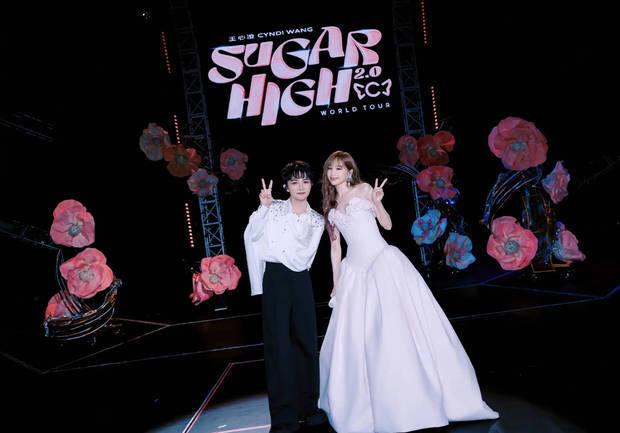 王心凌晒与周深“同框”合影 -2