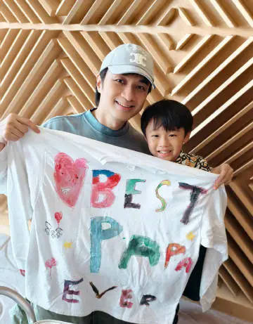 古巨基“庆生”：与家人温馨合影 -2