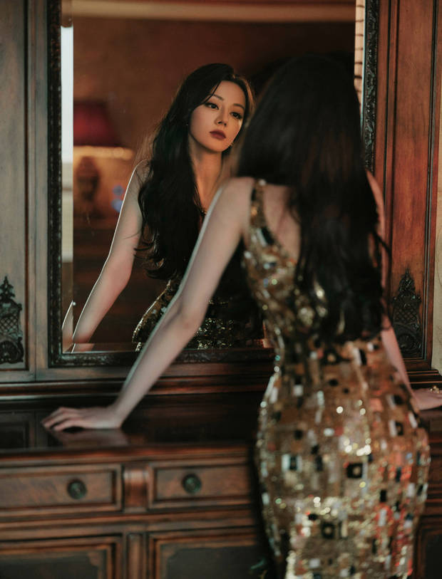 迪丽热巴“鎏金闪片”吊带裙 闪耀全场 -2